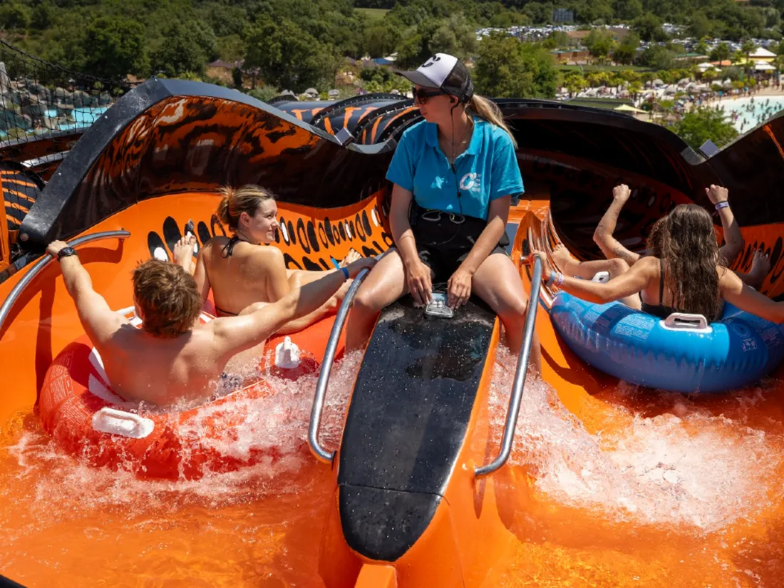 Le départ du toboggan "Stingray"