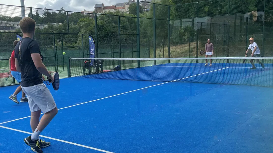 Le padel se développe partout comme ici en Vendée, à Pouzauges