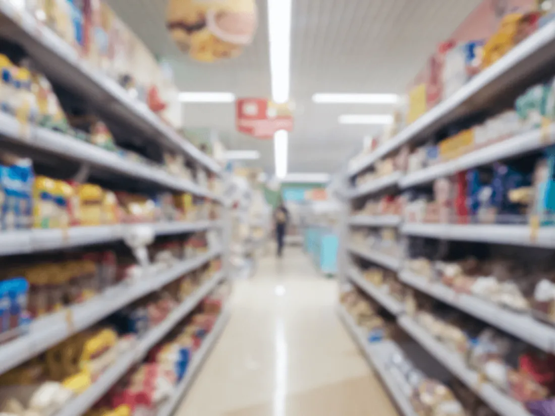 Un employé d'Auchan mis à pied car il chante trop fort