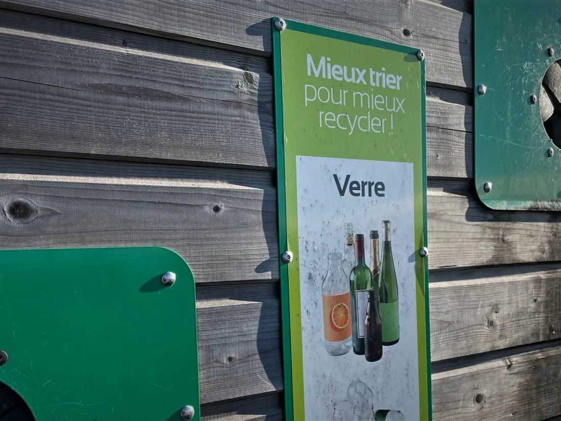 Conteneur à déchets recyclables 