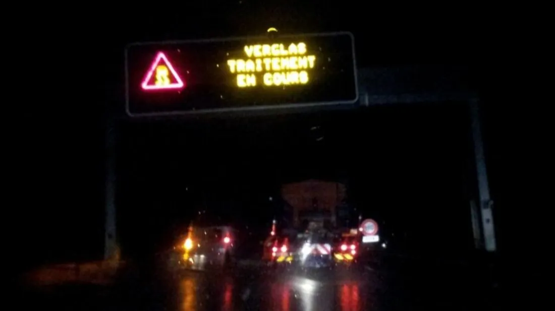 Panneau attention verglas
