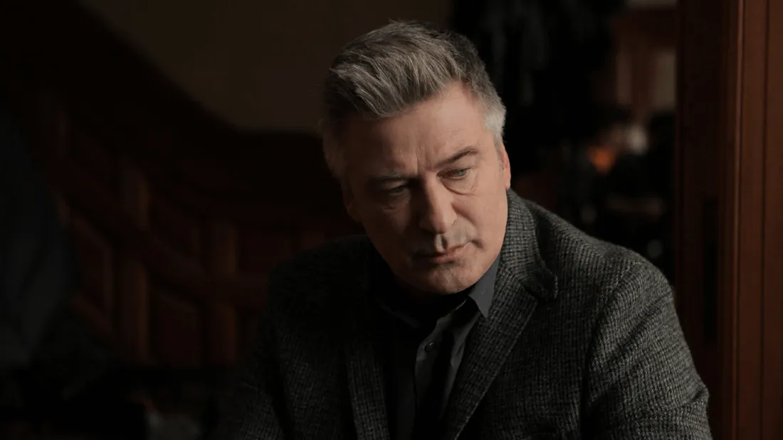Alec Baldwin, auteur d’un tir mortel sur un tournage, sera inculpé pour homicide involontaire