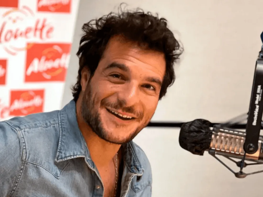 Amir s'essaie au théâtre dans la pièce "Sélectionné"