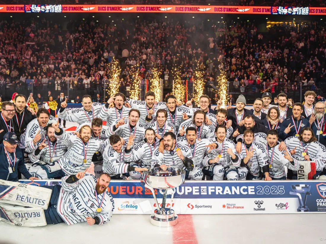Les Ducs d'Angers après la victoire en finale de Coupe de France