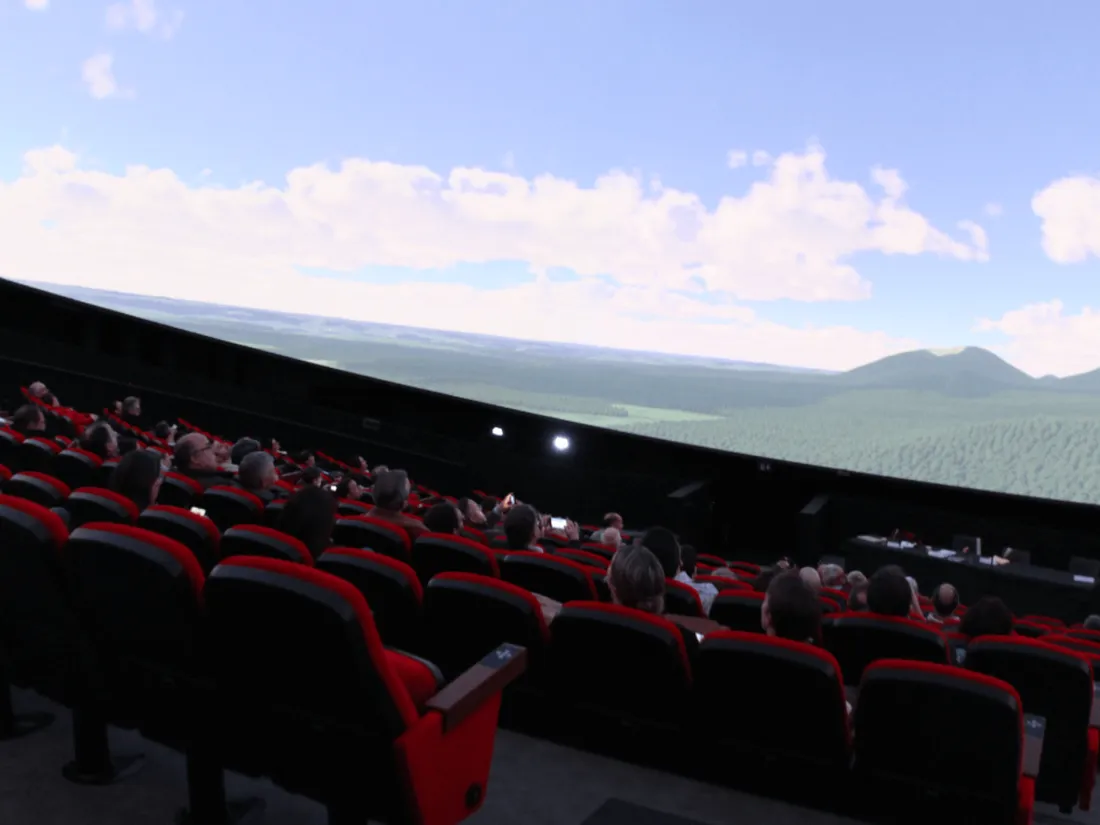 Vulcania rouvre ses portes avec le plus grand planétarium de France