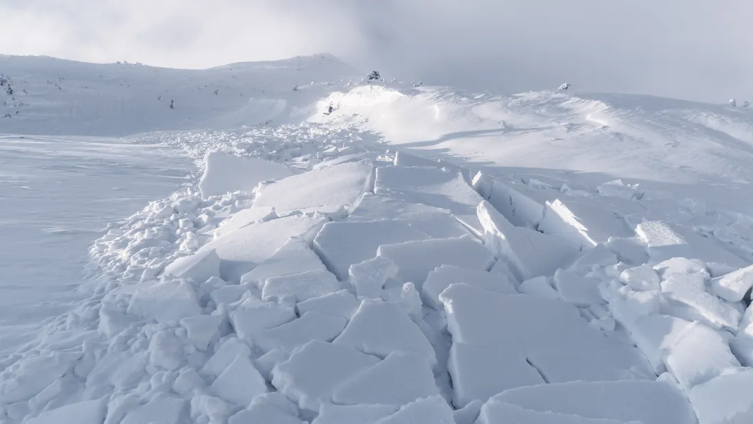 Avalanche neige montage
