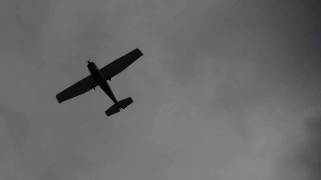 avion dans le ciel