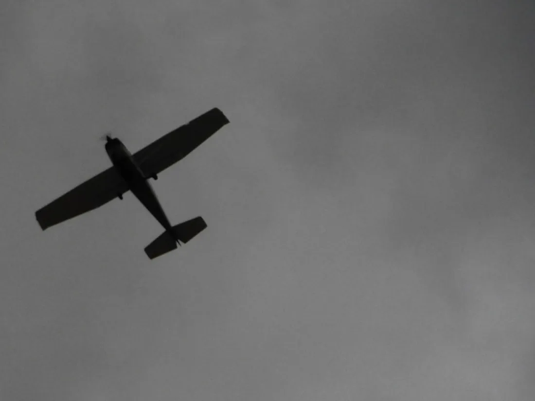 avion dans le ciel
