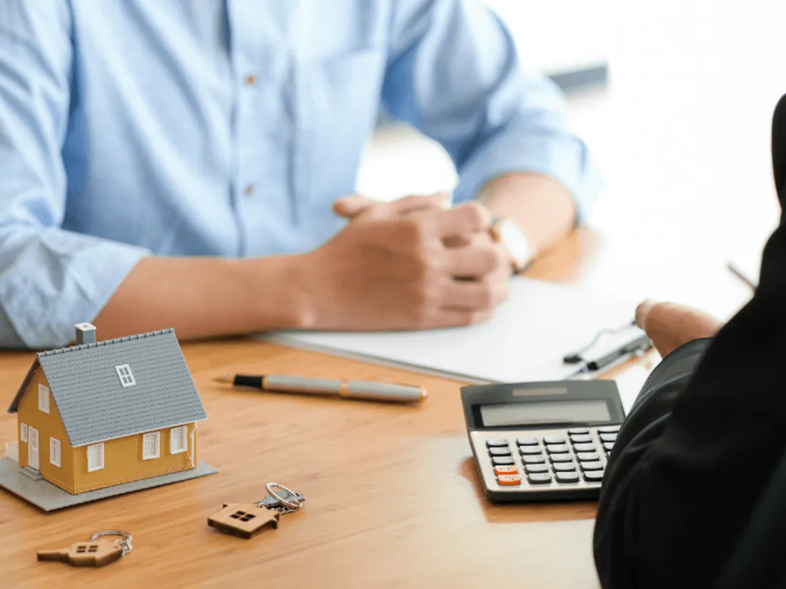 Le site immobilier estime que les locataires sont contraints de le rester