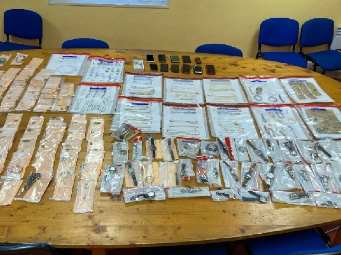 Les gendarmes ont saisi 452 bijoux et objets au total.