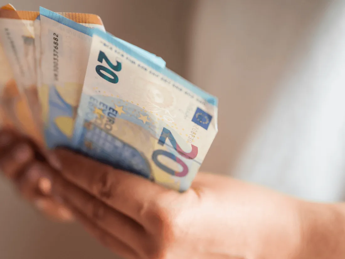 Il trouve une enveloppe remplie de billets et préfère retrouver son propriétaire