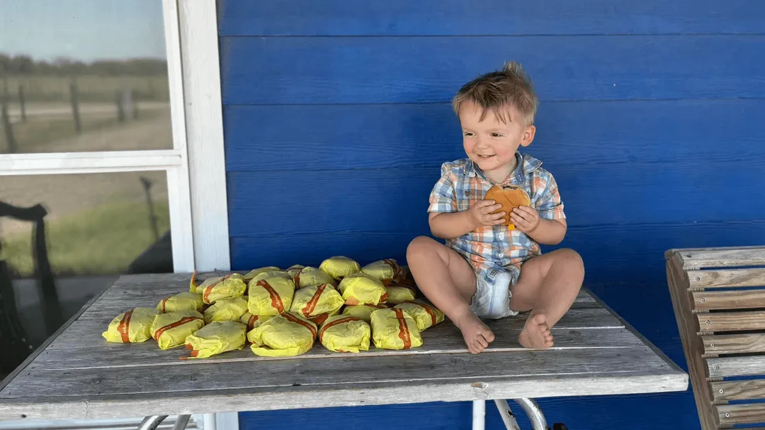 Aux États-Unis, un enfant de 2 ans commande 31 burgers sur le téléphone de sa mère