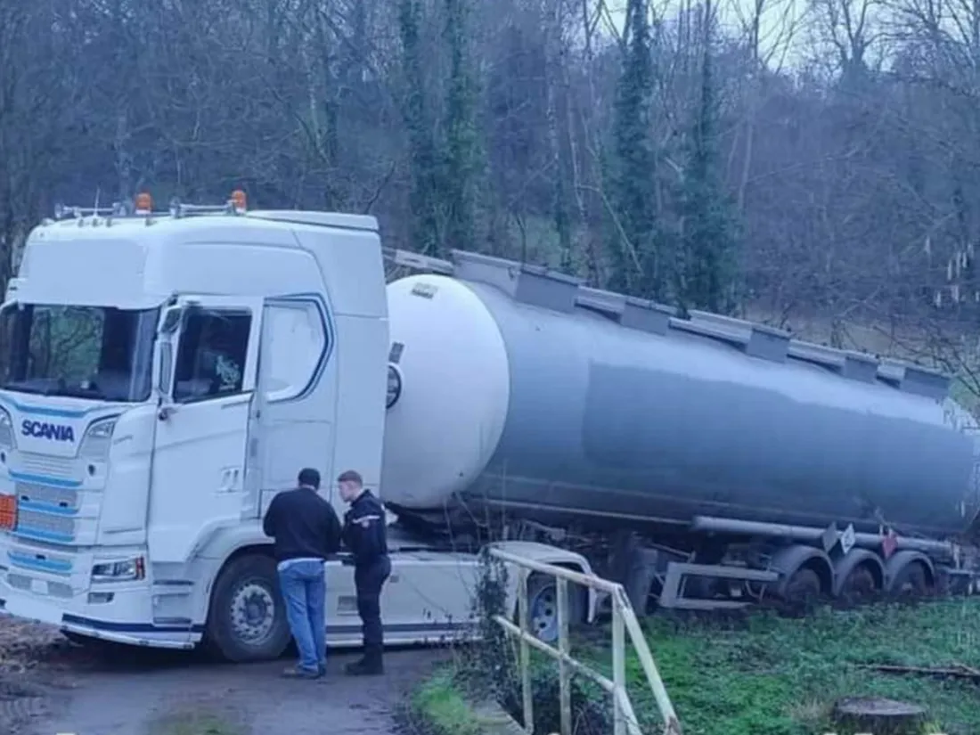 Camion embourbé dans les Deux-Sèvres