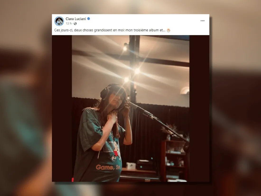 Clara Luciani est bien accompagnée en studio !