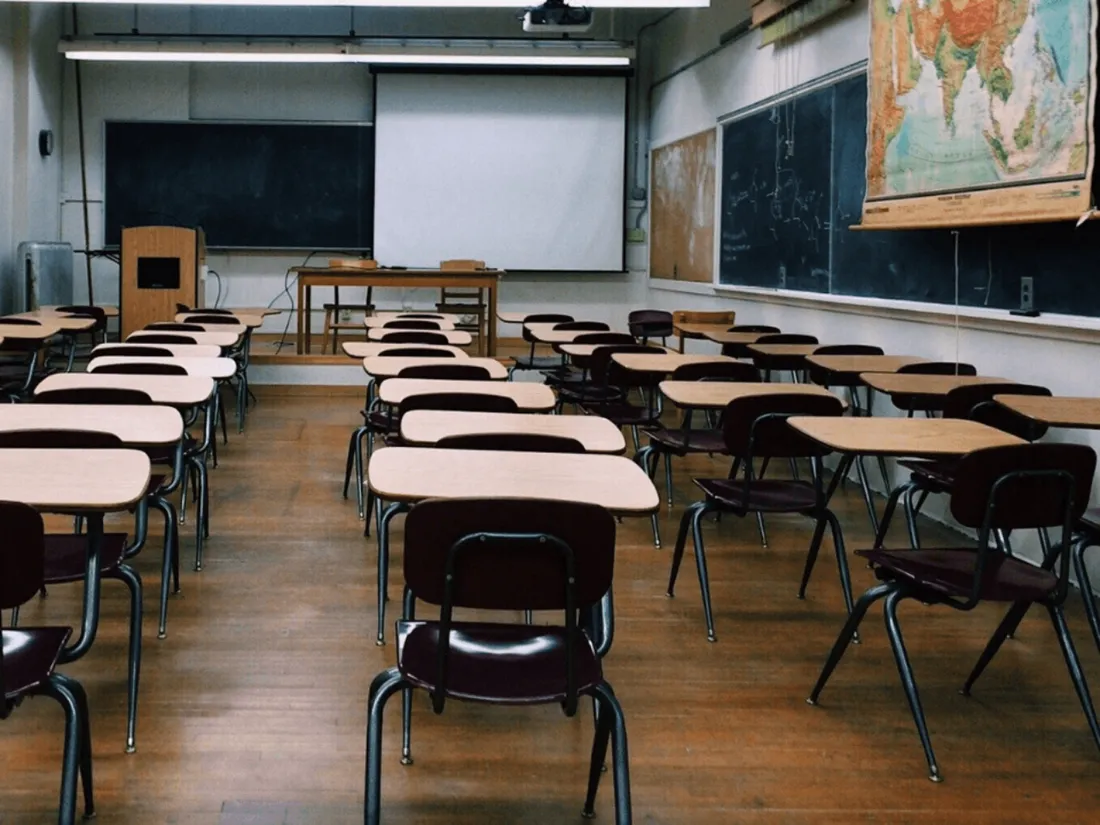 Le directeur avait été mis en cause par plusieurs jeunes enfants au retour d'un voyage scolaire.