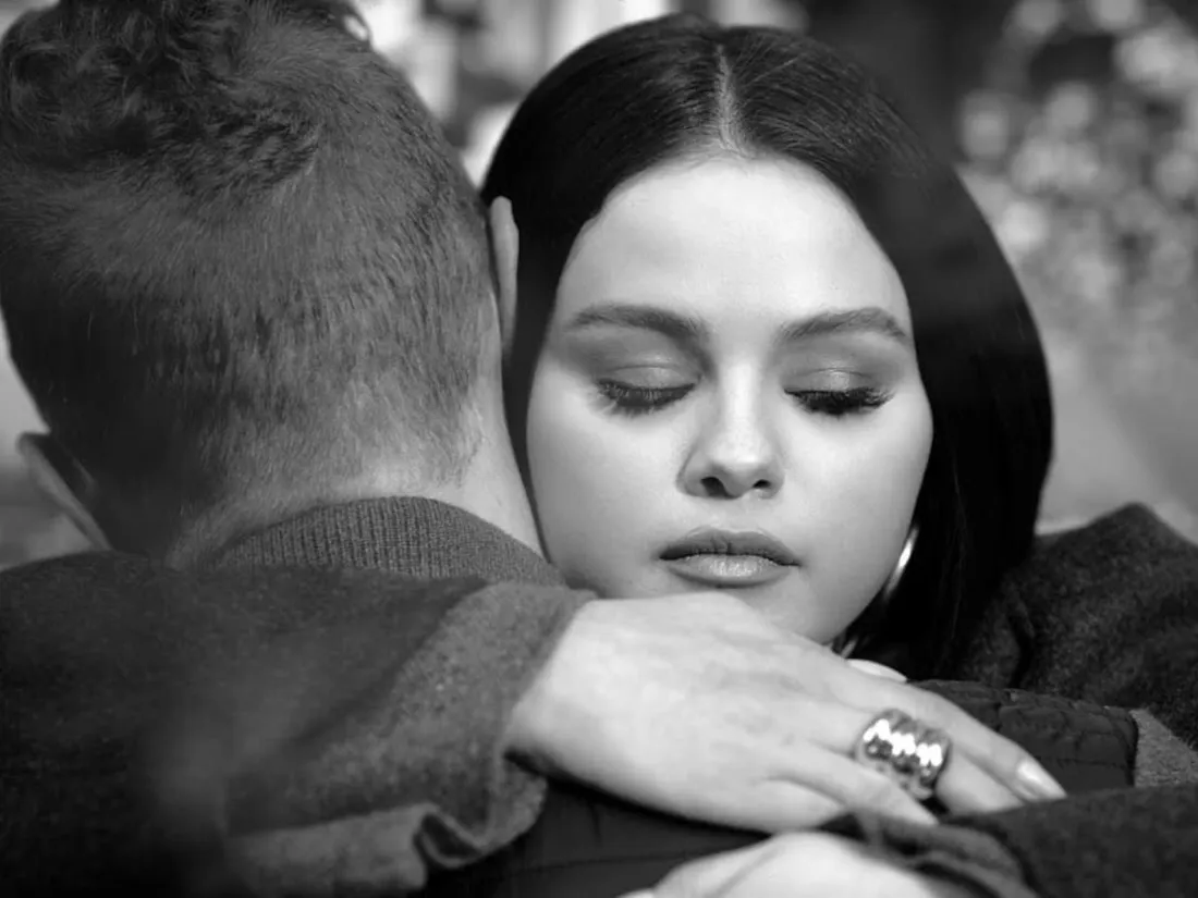 Coldplay et Selena Gomez réunis dans le clip de "Let Somebody Go"