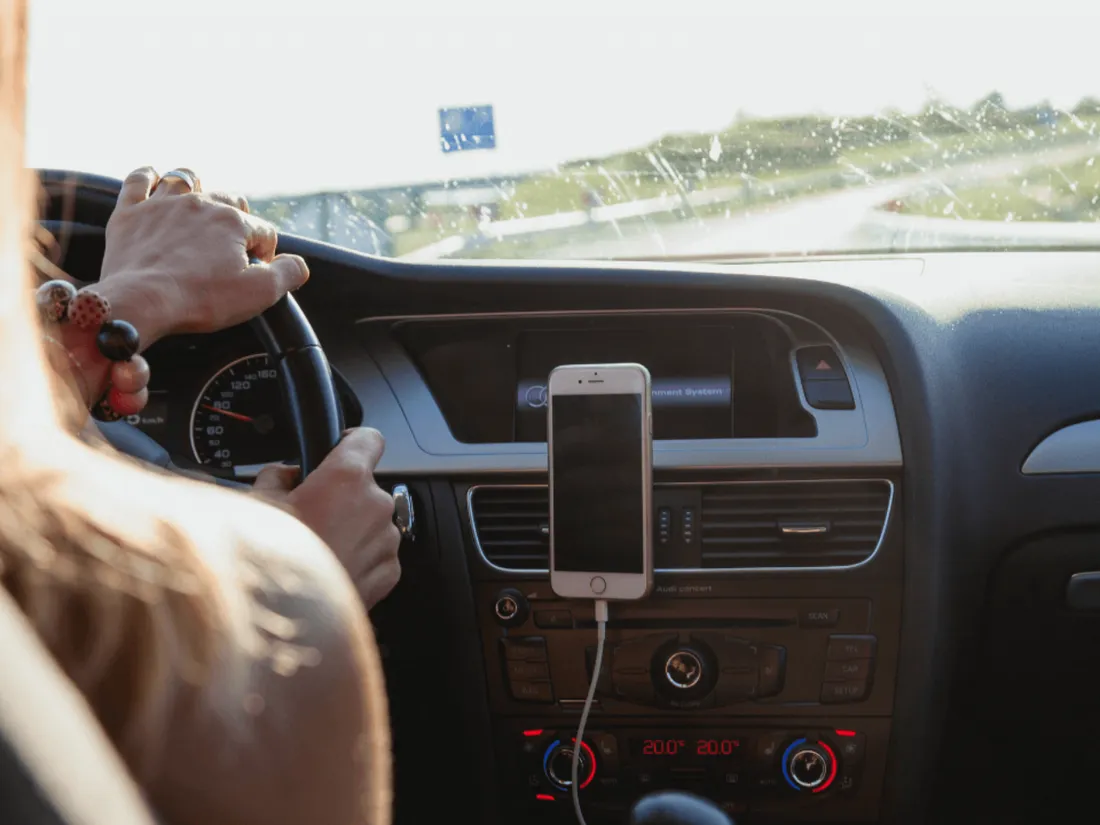 "Pensez à covoiturer" : ce message s'affichera bientôt au bas des publicités automobiles