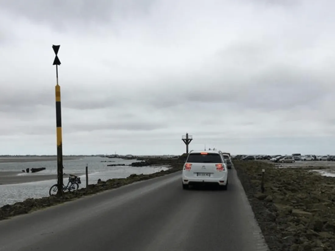 Des automobilistes piégés par la marée montante