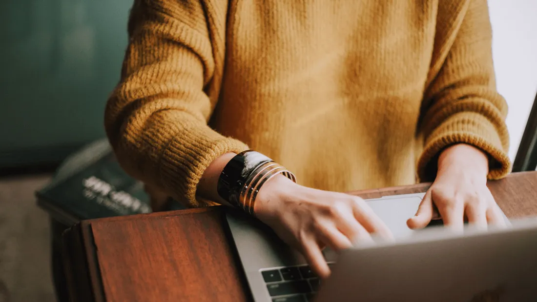 Les femmes travaillent gratuitement par rapport aux hommes