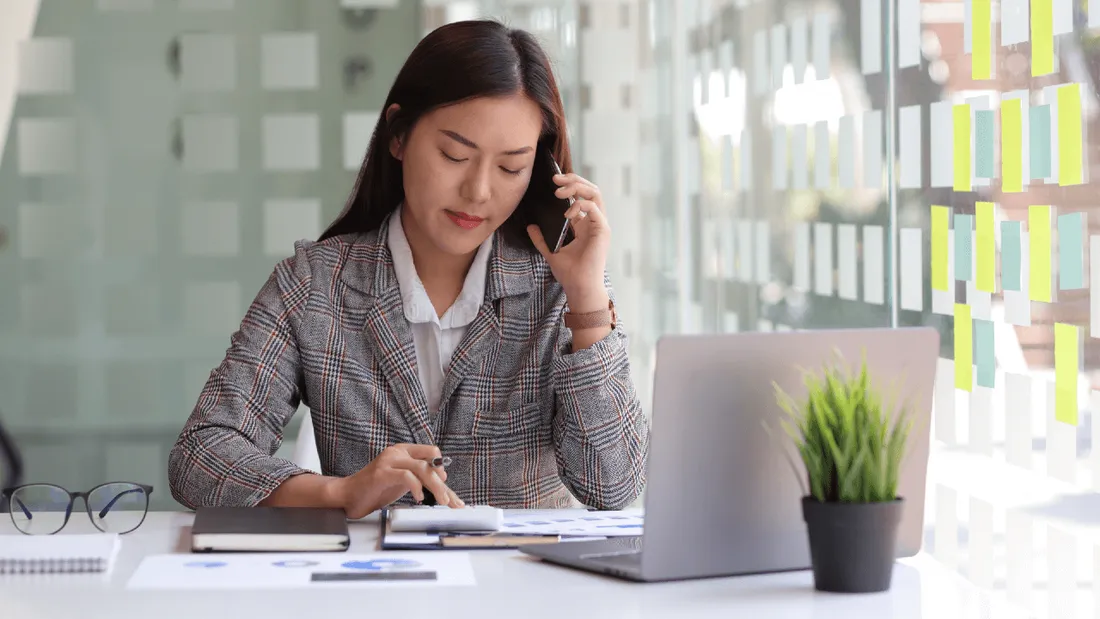 Femme au travail