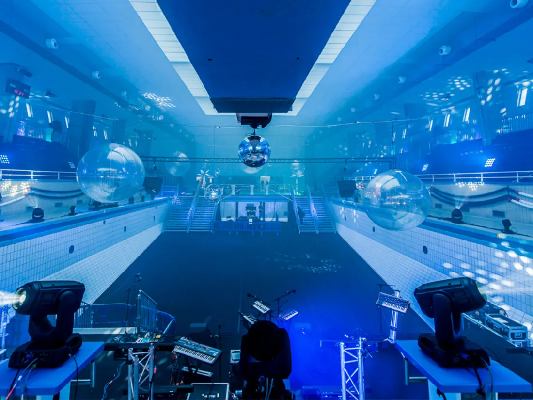 A Brest, le festival Grand Bain profite de la vidange de la piscine Foch.