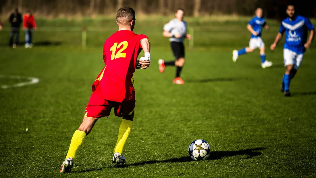 Sarthe : un jeune footballeur décède en plein match 
