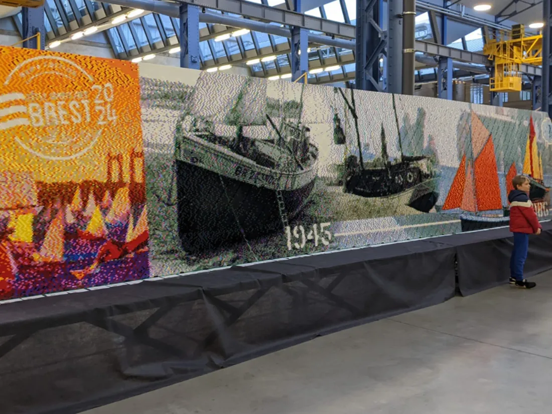 Plus de 250 000 briques ont été utilisées pour réaliser la fresque.