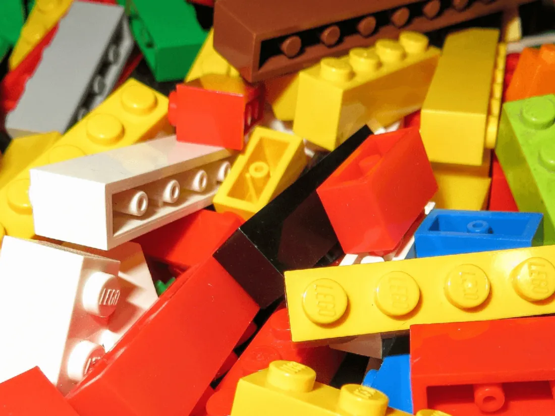 Sarthe : ils ont construit la plus grande fresque de Lego de France