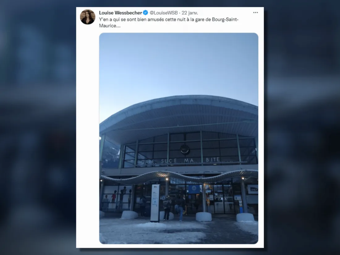 Les lettres de la gare de Bourg-Saint-Maurice déplacées pour former une injure