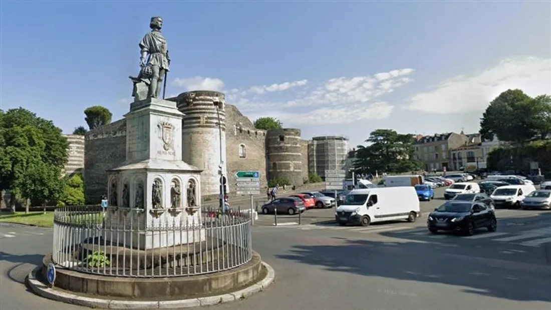 La statue du Roi René devant le château du même nom à Angers 