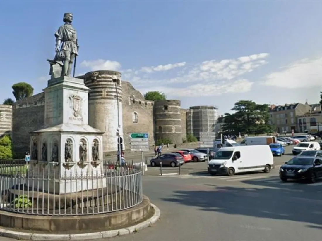 La statue du Roi René devant le château du même nom à Angers 