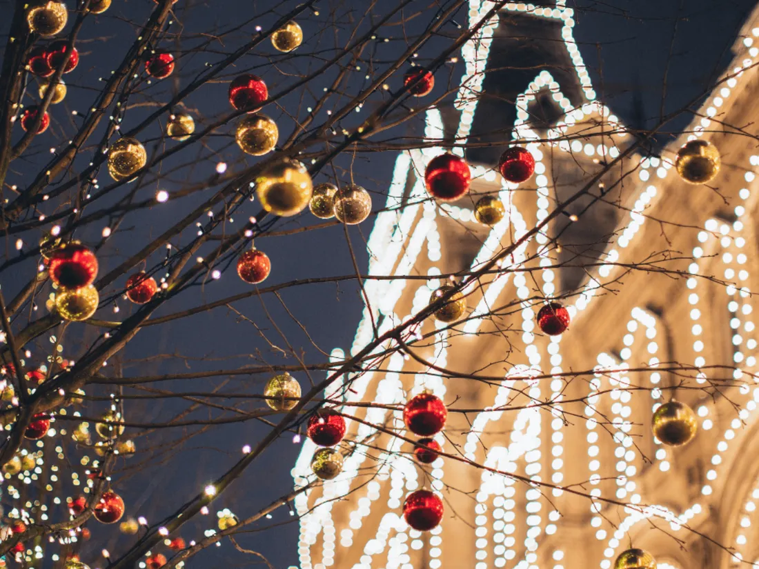 Elle allume trop tôt ses décorations de Noël, la police intervient