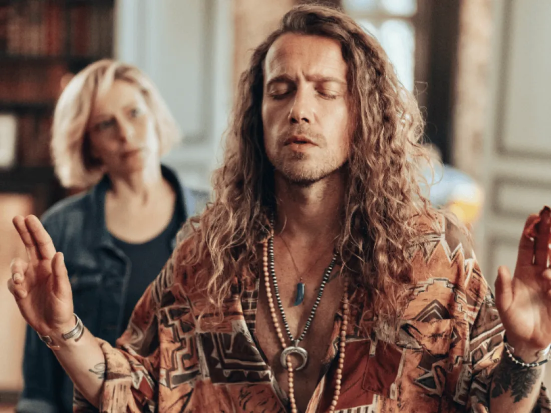 Julien Doré dans la série Panda