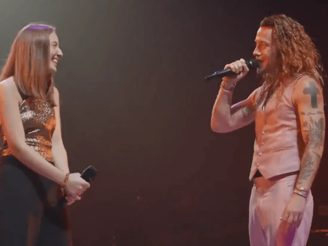 The Voice Kids : Julien Doré invite Loghane sur scène à Nancy