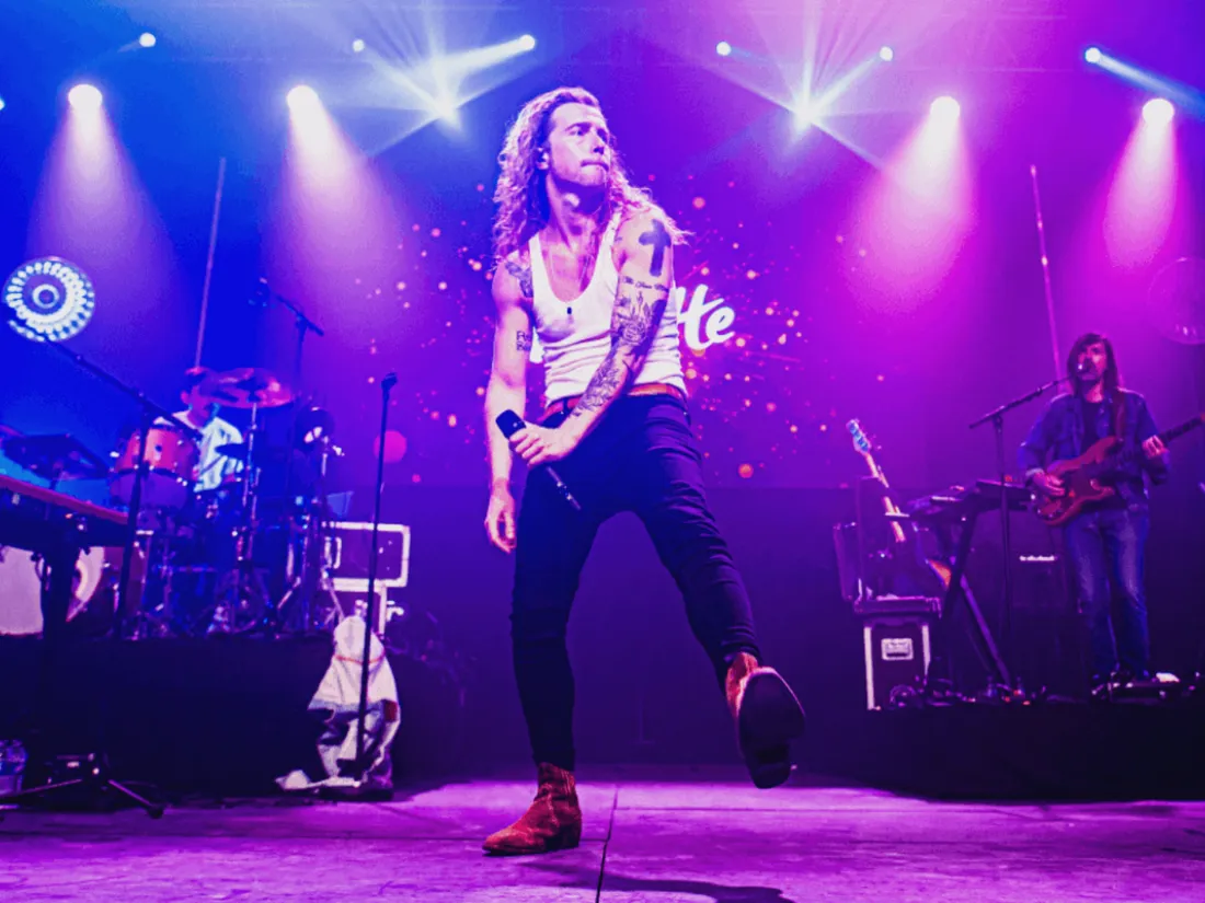 Nouvelles dates de concerts pour la tournée "aimée" de Julien Doré