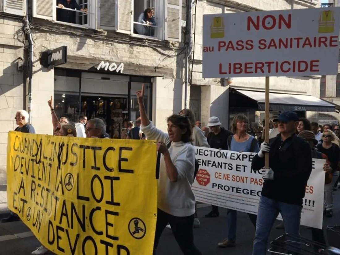 Cortège de manifestants à La Rochelle 