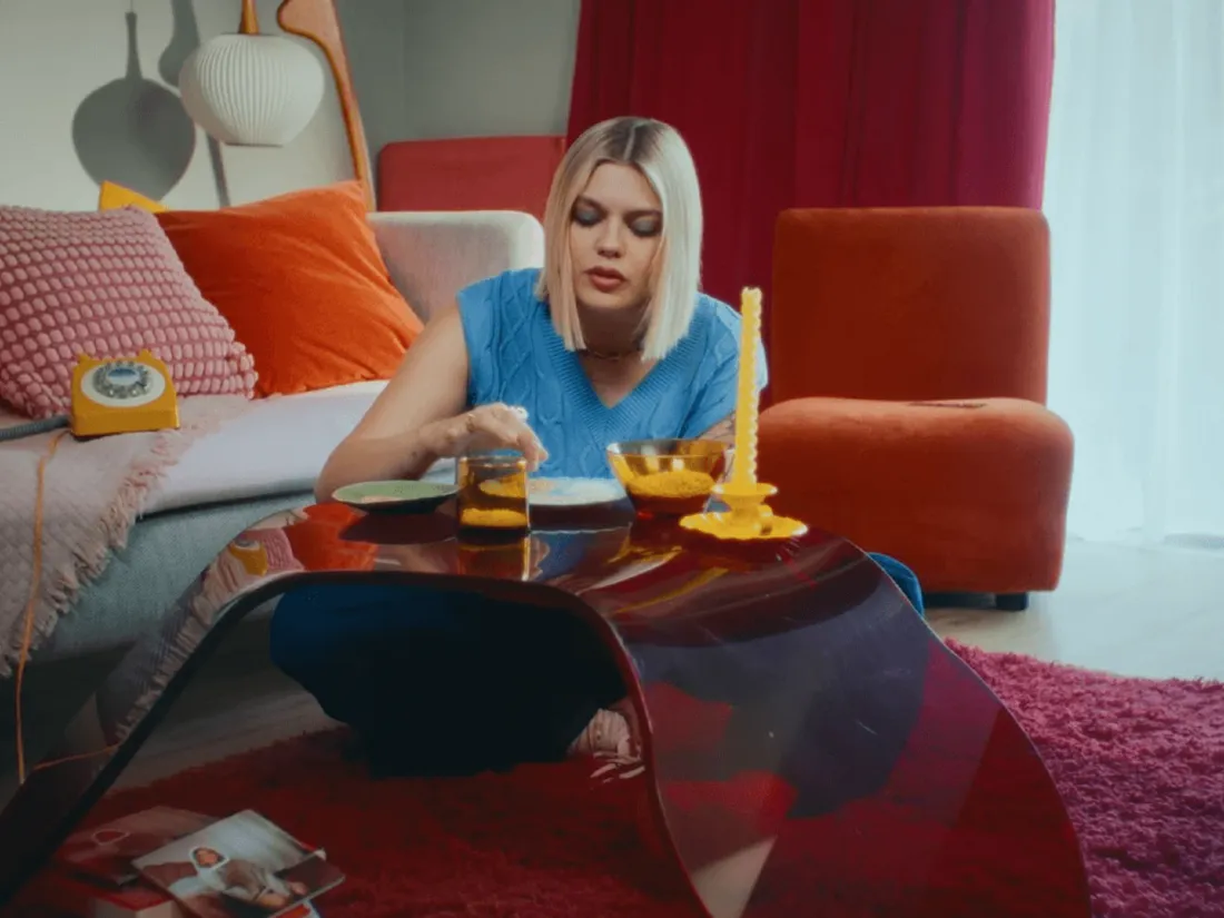 Louane sans filtre sur son trouble de l'attention dans son nouveau clip