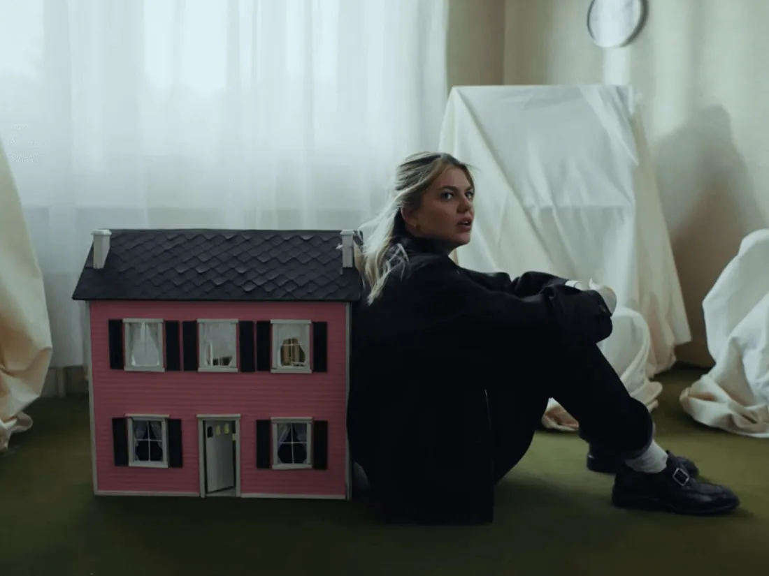 Louane clip maman