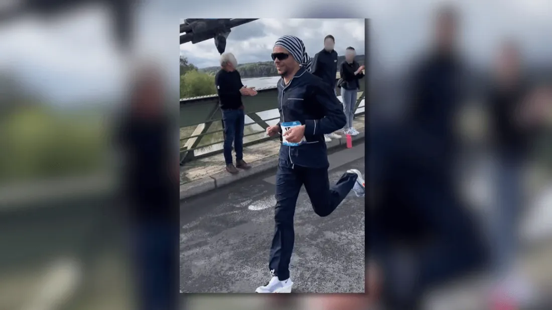 Emmanuel Bronnier marathon Saumur pyjama
