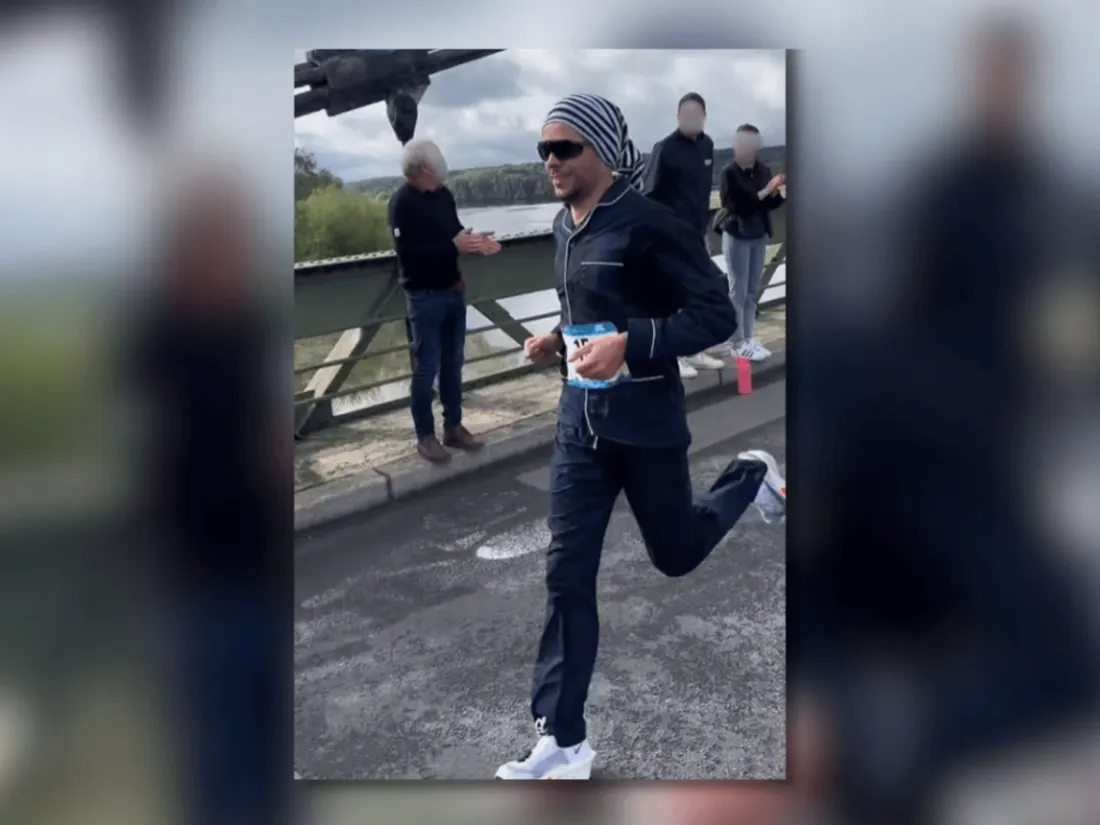Emmanuel Bronnier marathon Saumur pyjama