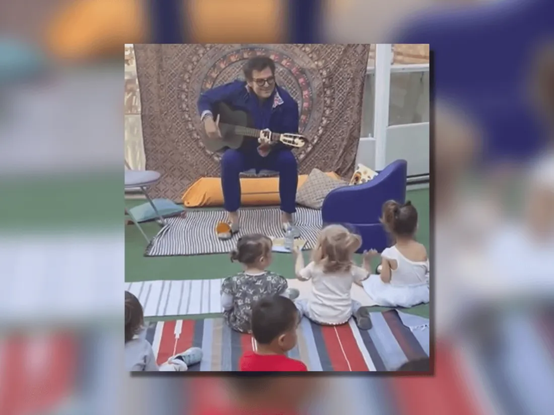 -M- retourne à l'école et chante une chanson insolite !