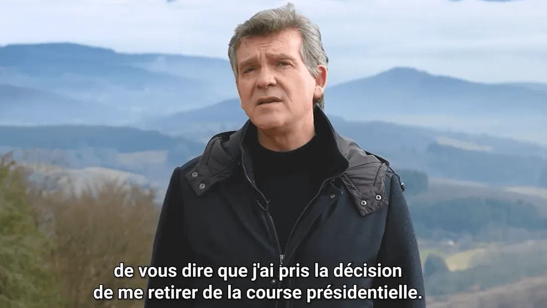 Arnaud Montebourg annonce dans une vidéo qu'il se retire de la présidentielle