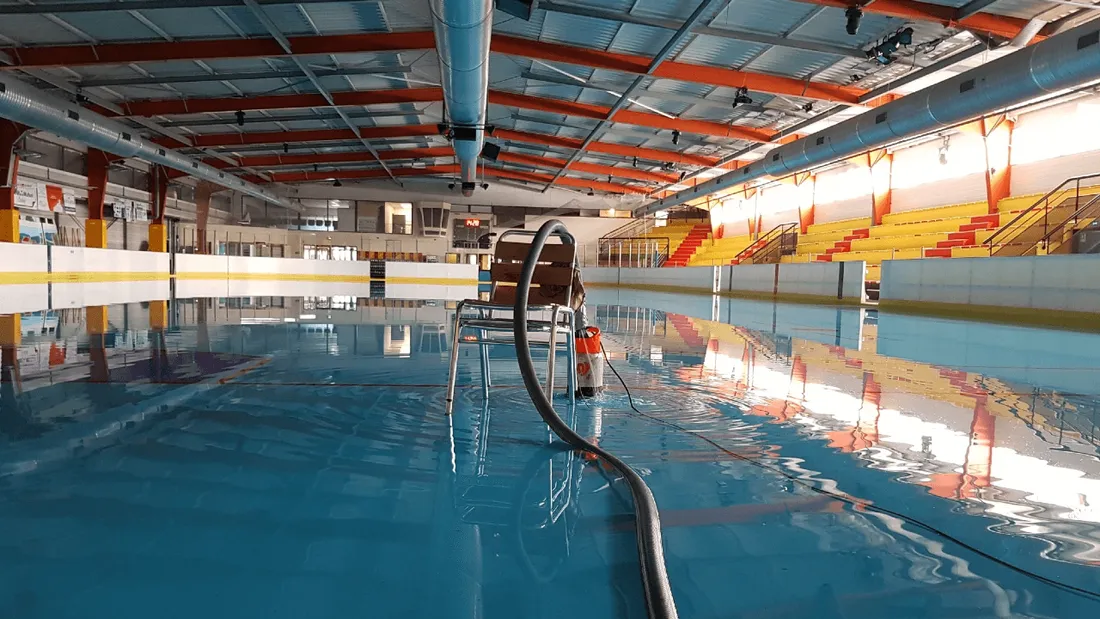 Sécheresse : à Niort, l'eau de la patinoire et des piscines arrose les plantes