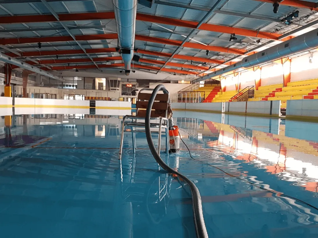 Sécheresse : à Niort, l'eau de la patinoire et des piscines arrose les plantes