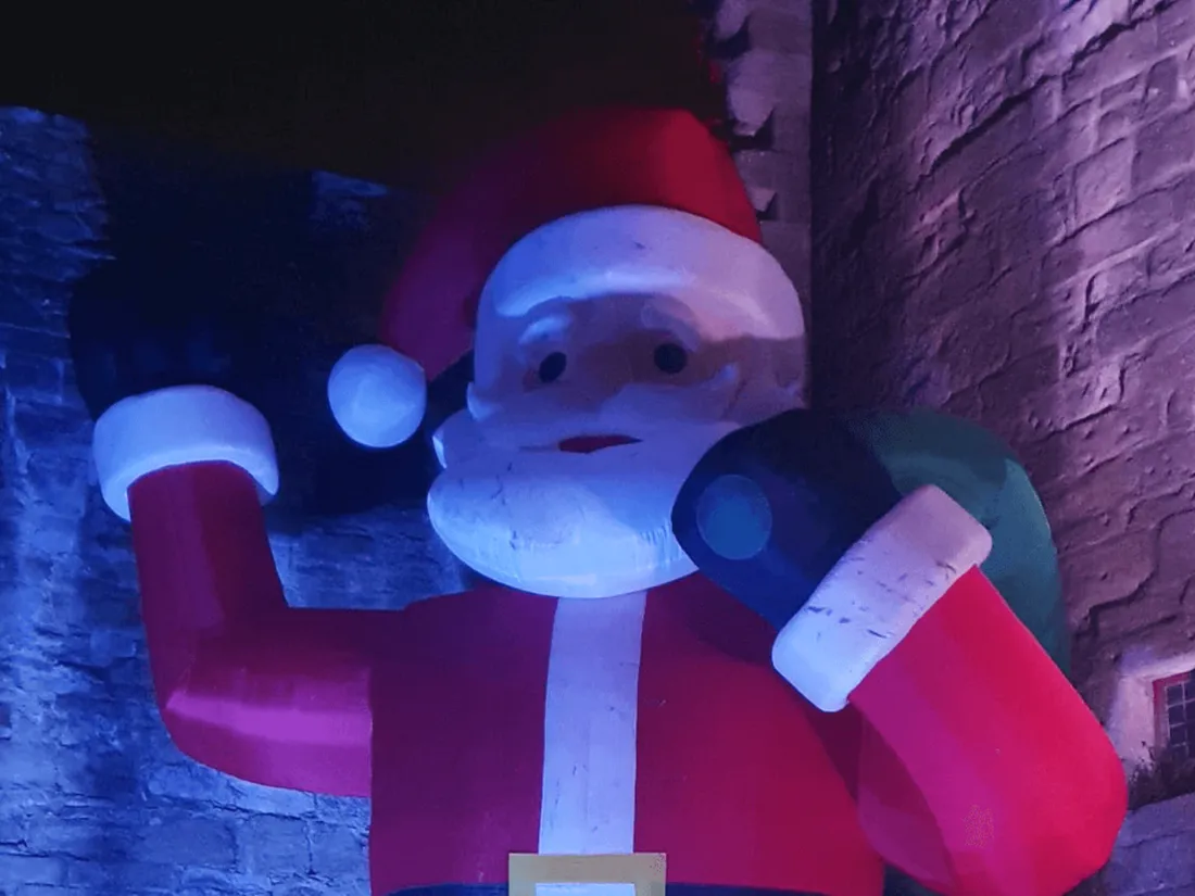 Vannes : le Père Noël géant du marché des Remparts a été kidnappé
