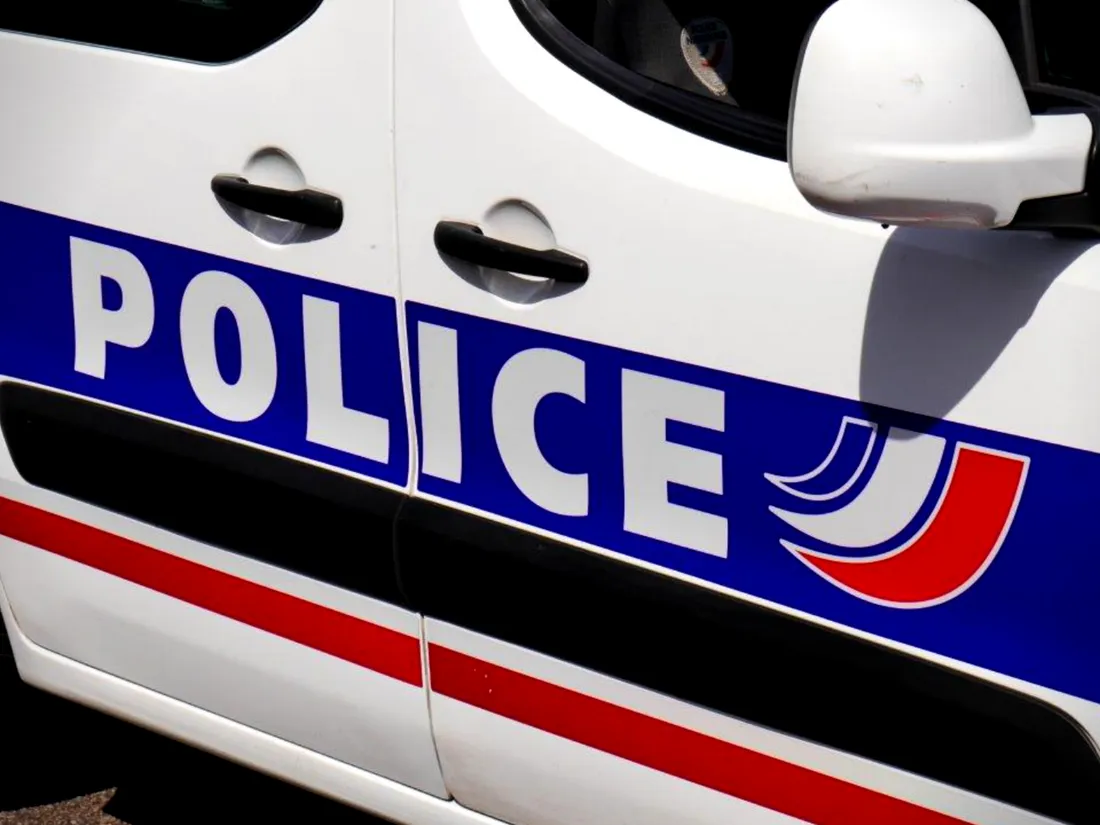 Deux policiers ont été blessés 