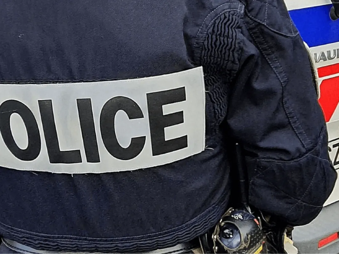 Une policière tase son collègue et provoque un accident