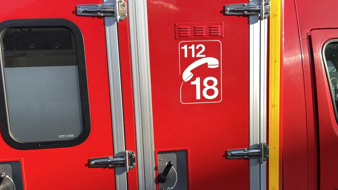 Indre-et-Loire : une voiture chute de dix mètres et termine sur la voie ferrée
