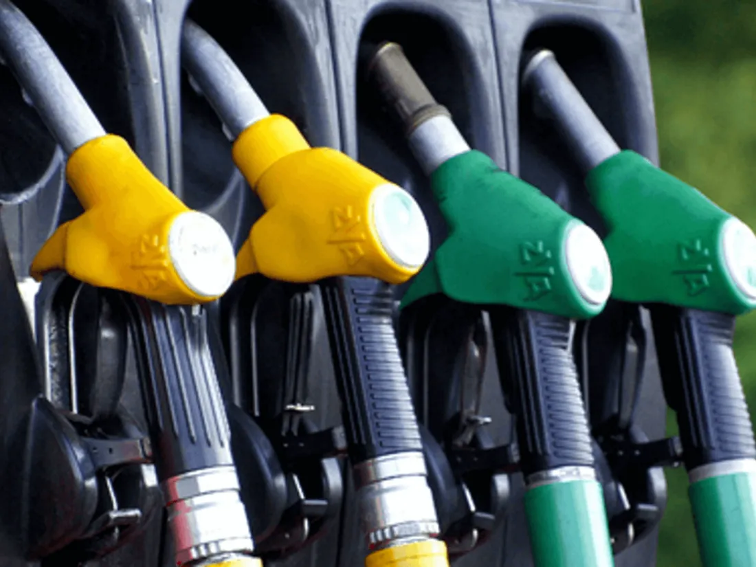 La ristourne sur le carburant prolongée et une aide financière pour les petites stations