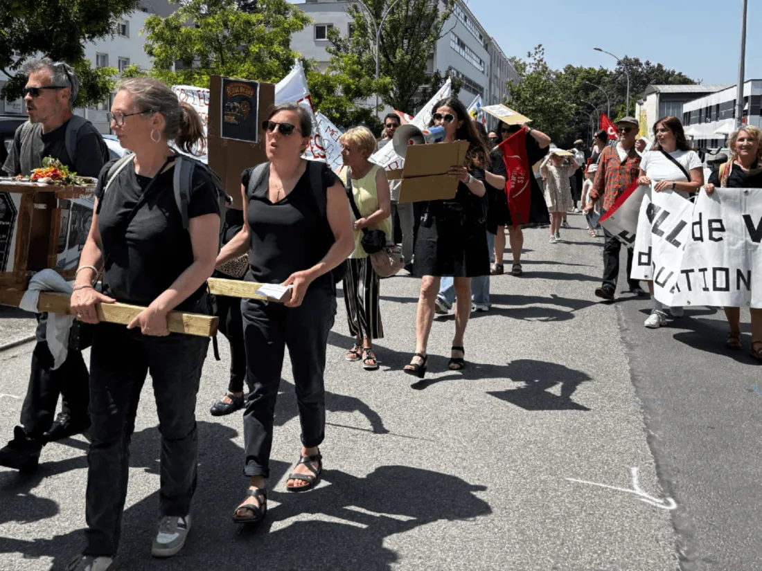 Rassemblement collège Rosa Parks Rennes